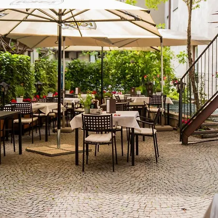 Frühstückspension Roessl Bianco B&b&b Meran